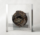 Sans-titre-bloc-de-plexiglas-avec-inclusion-24-x-24-x-5-cm-2015